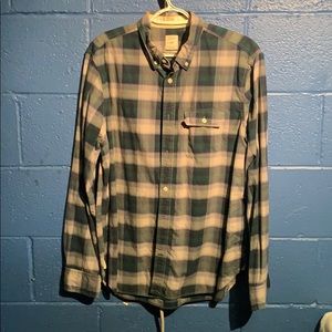 Men’s Button-up Gap shirt